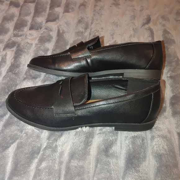 Kensie Black Leather Penny Loafers - Picture 4 of 7
